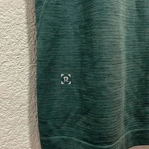 Lululemon Men’s Metal Vent Polo Tshirt - Picture 3 of 5